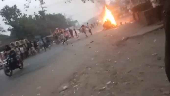 চাঁপাইনবাবগঞ্জে পুলিশ ফাঁড়িতে হামলার মামলায় আসামি ৩০০, গ্রেফতার ৯