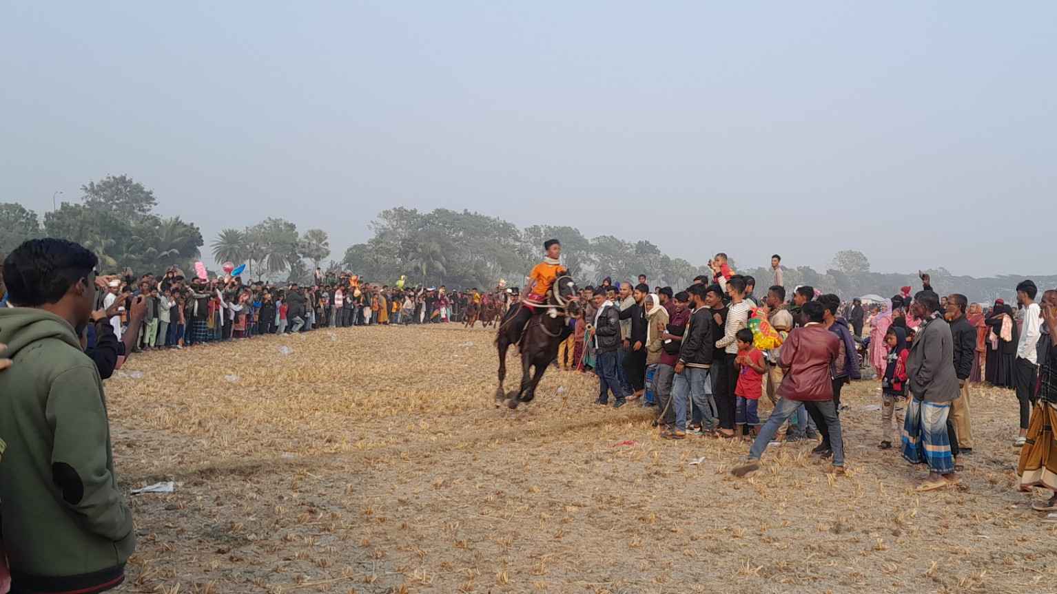 মাগুরার মঘীর ঘৌড় দৌড় ও মেলায় মানুষের ঢল