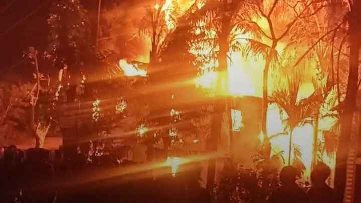 বরগুনায় ভয়াবহ অগ্নিকাণ্ড, পুড়ল ৫ ব্যবসা প্রতিষ্ঠান ও ২টি বসতঘর