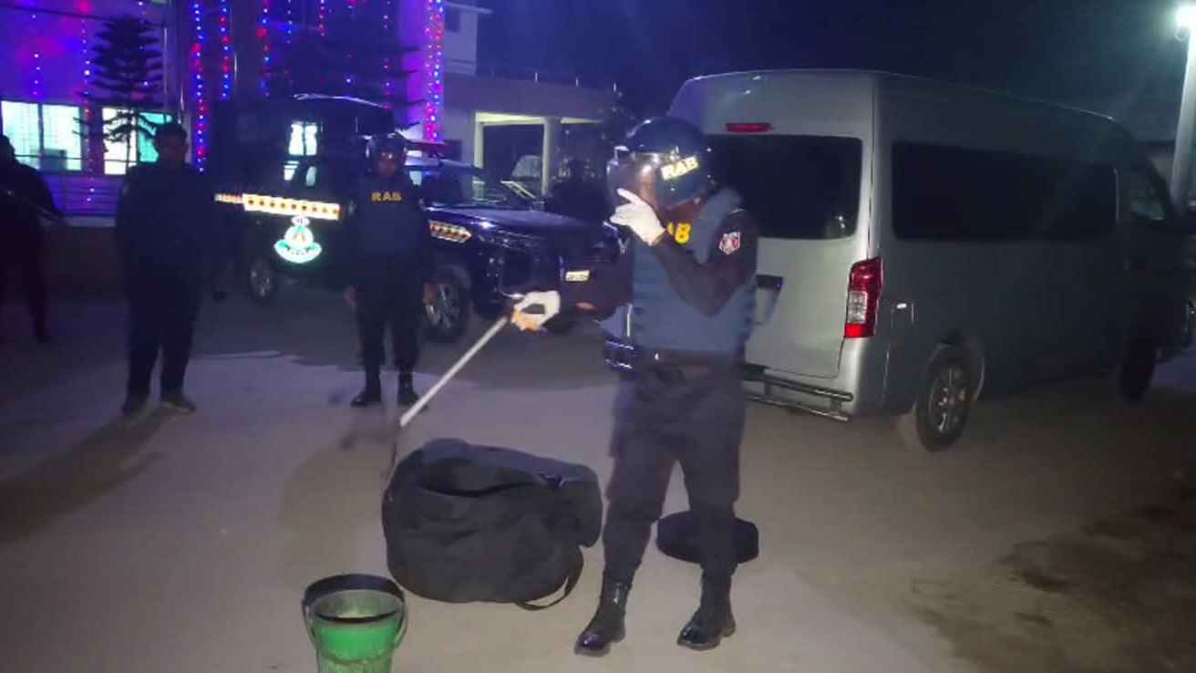 গাইবান্ধায় গ্রামীণ ব্যাংকের সামনে থেকে ৪ ককটেল জব্দ, এলাকায় আতঙ্ক