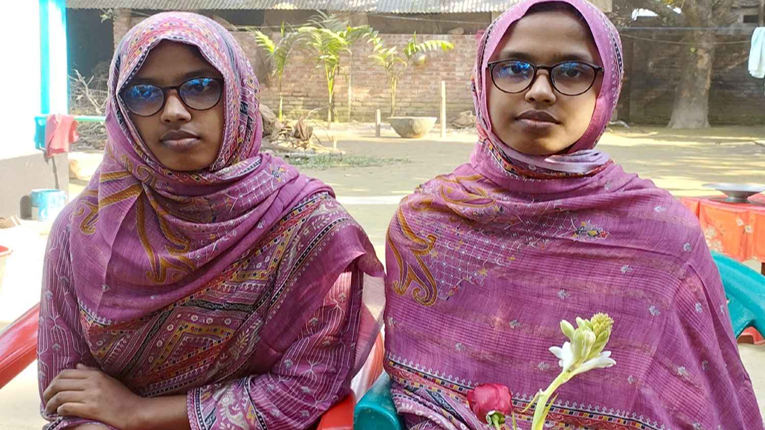 মেডিকেলে চান্স পেলেন বোচাগঞ্জের যমজ দুই বোন