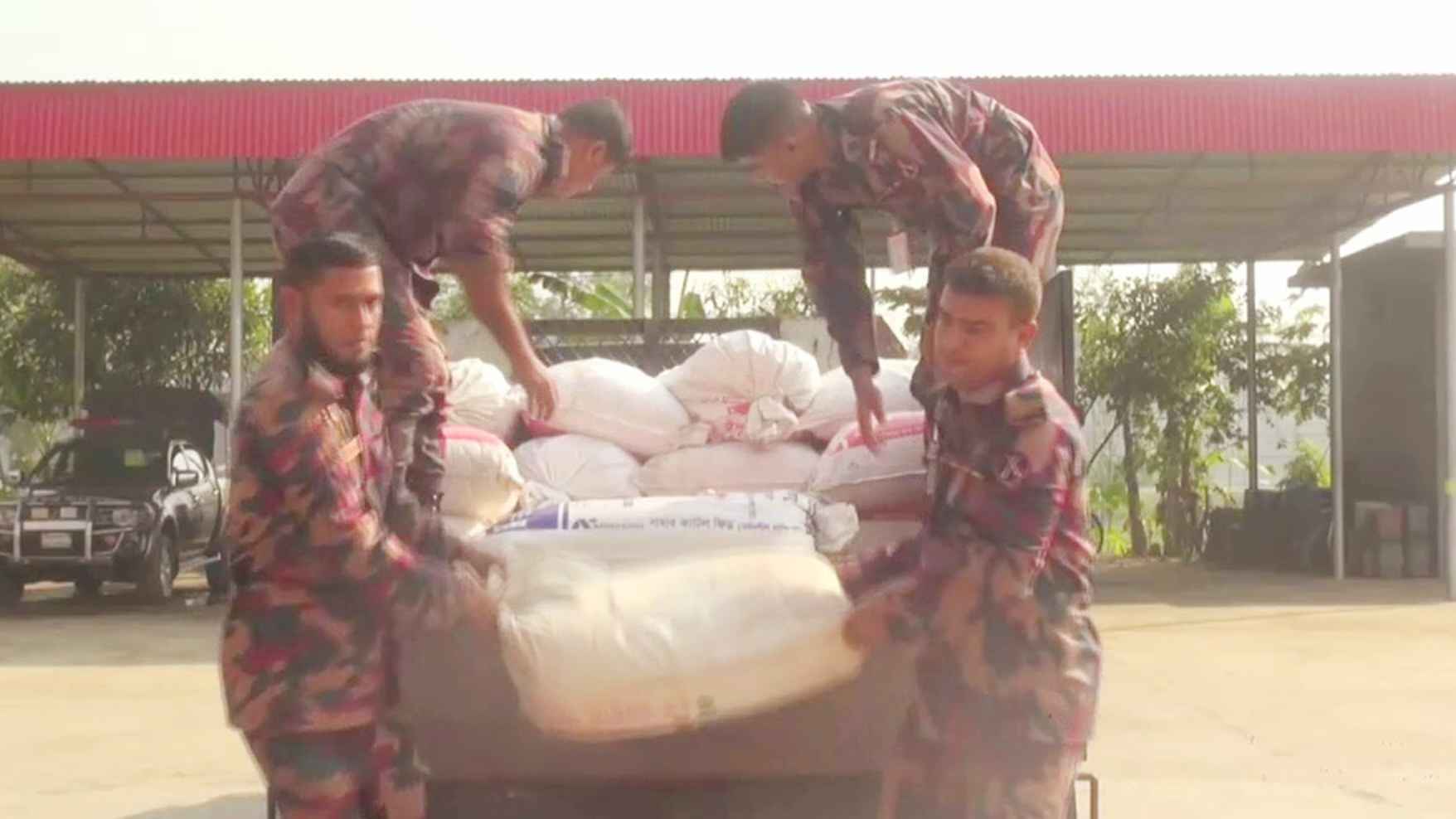 গো-খাদ্যের আড়ালে লুকিয়ে রাখা ভারতীয় জিরা জব্দ