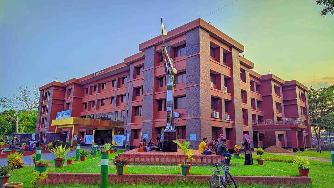 পবিপ্রবিতে নিয়োগ-প্রমোশন স্থগিত, বিএনপিপন্থি শিক্ষকদের বিজয় দিবস বর্জন