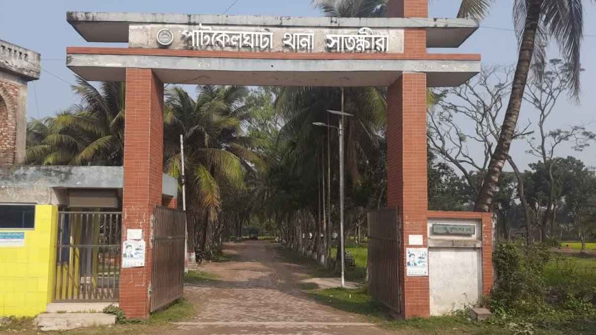 বিজয় দিবসে সাতক্ষীরা-খুলনা মহাসড়কে ত্রিমুখী সংঘর্ষে নিহত ২