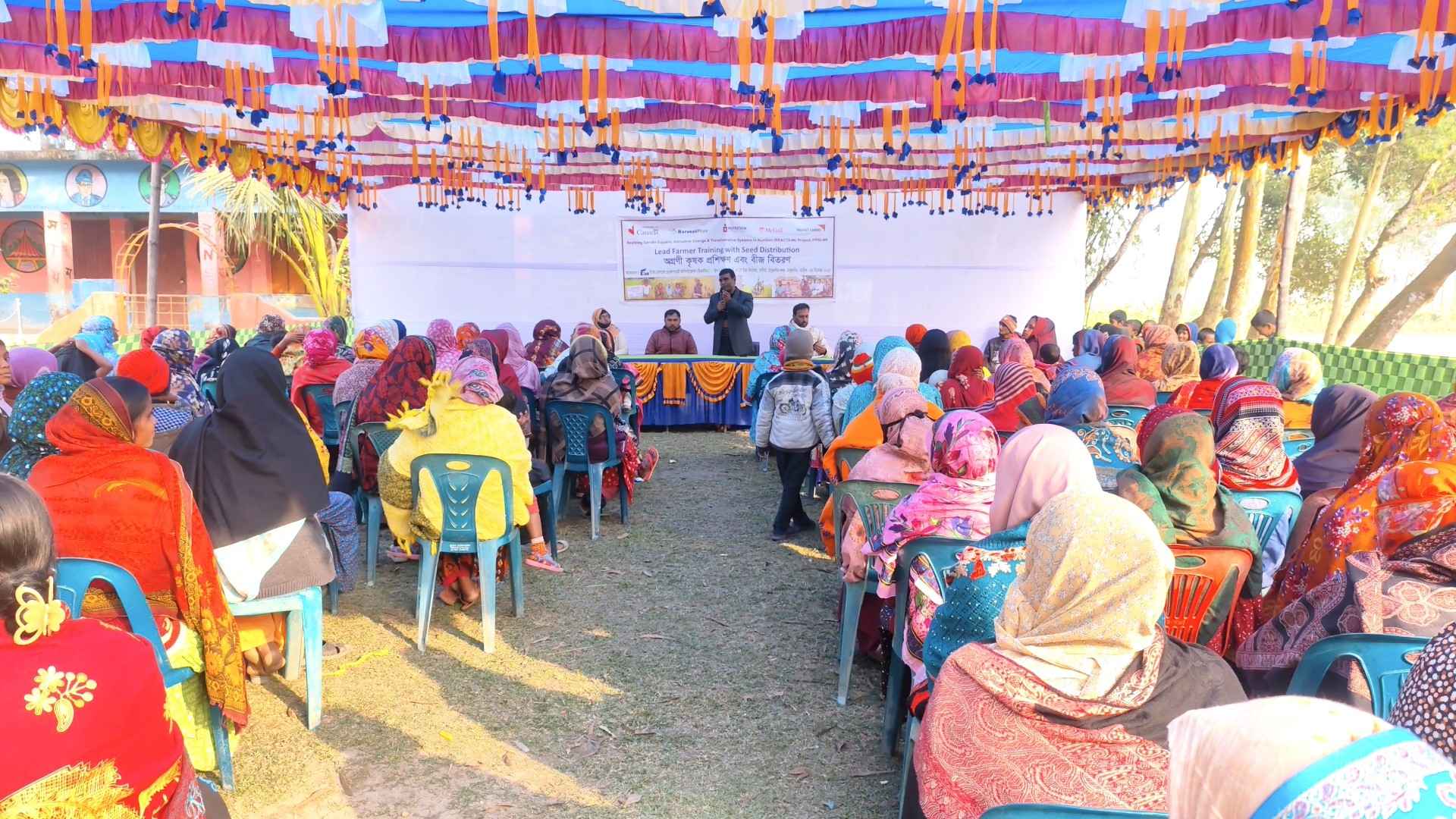 ঠাকুরগাঁওয়ে বিনামূল্যে শতাধিক কৃষকদের মাঝে জিংক ধানের বীজ প্রদান
