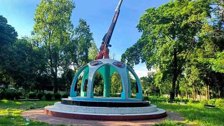 প্রশাসনের উদ্যোগ না থাকায় ‘মুক্ত বাংলা’ রং করল ইবি ছাত্রদল