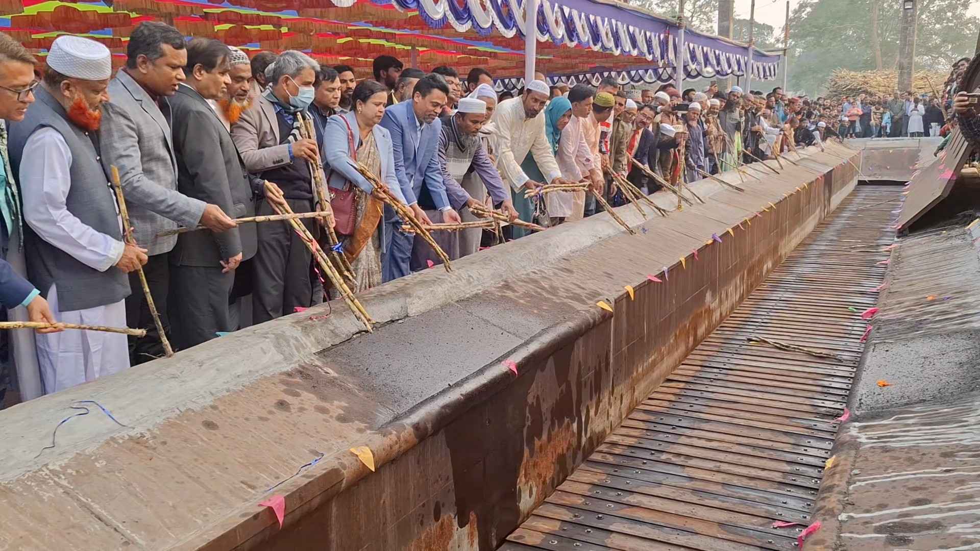 লোকসান নিয়ে জয়পুরহাট চিনিকলে আখ মাড়াই শুরু