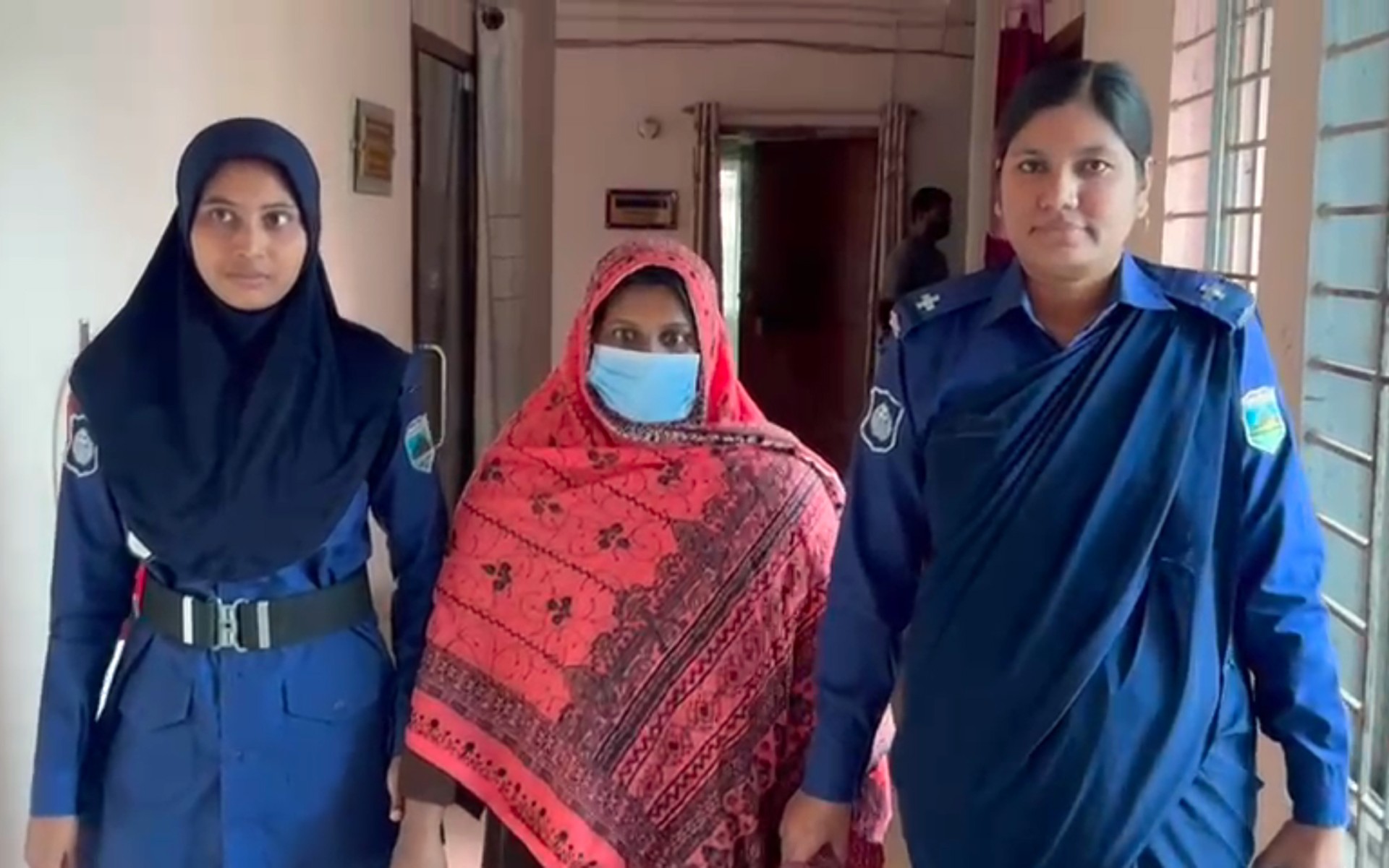 thumbnail_Pabna_Nishi_Rahman_Karagare_Pic-02