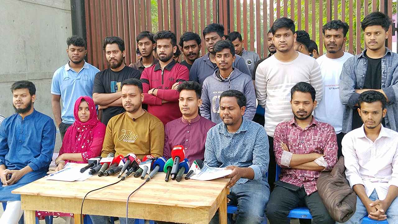 একটি গোষ্ঠীর প্ররোচনায় মিথ্যা ও উদ্দেশ্যমূলক প্রচারণা চালাচ্ছেন ইমরান