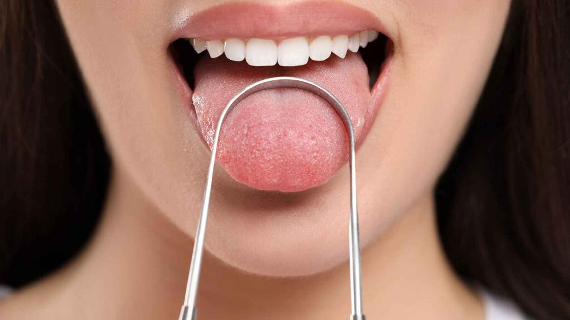 দাঁত পরিষ্কার করলেও বাদ থাকে জিভ, এক মাস পরিষ্কার না করলে কী ঘটে?