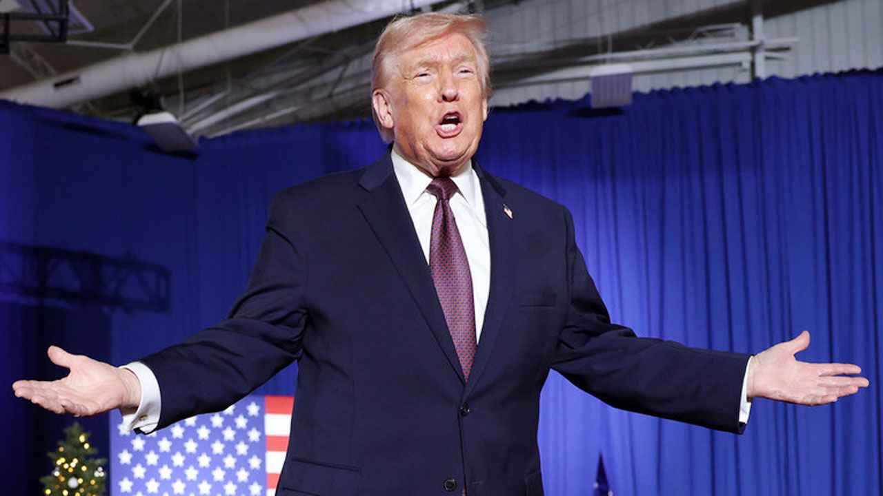 রাষ্ট্রীয় তহবিল থেকে ১০০ কোটি ডলার নিচ্ছেন ট্রাম্প