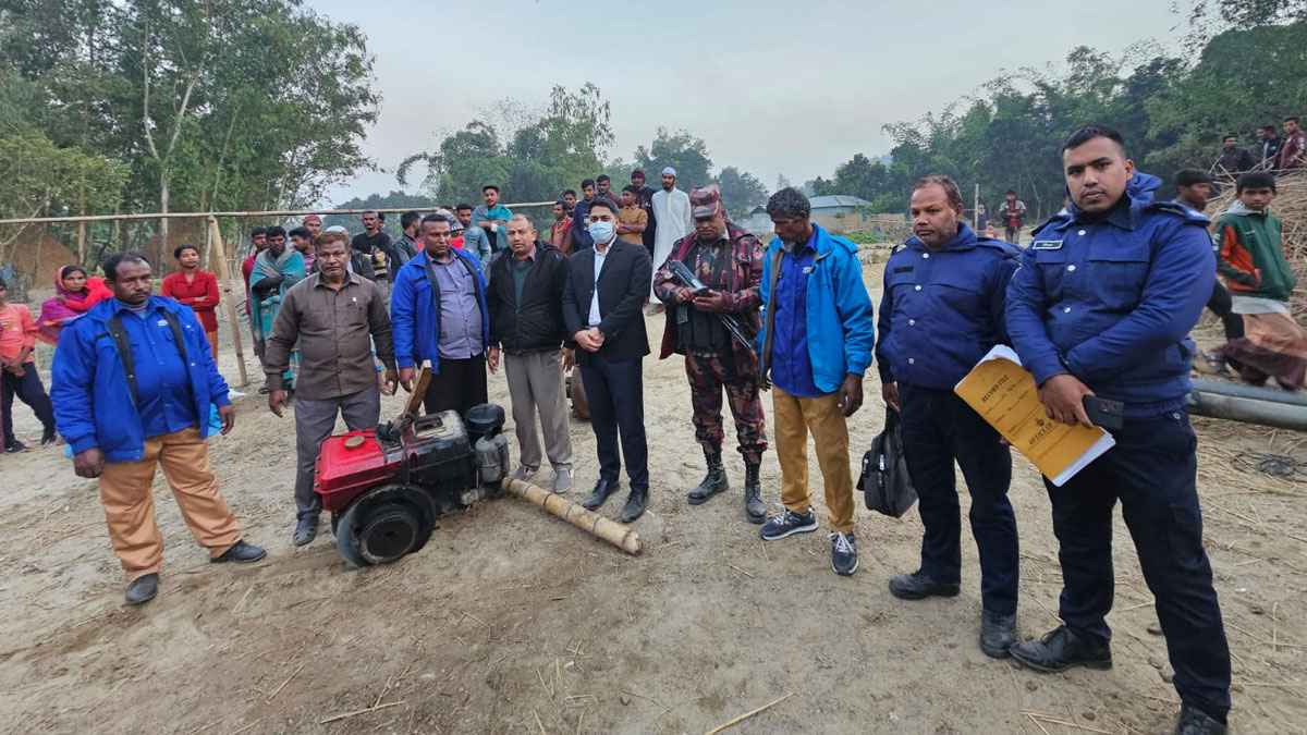 তেঁতুলিয়ায় অবৈধভাবে পাথর ও বালু উত্তোলন: ড্রেজার জব্দ, মামলা