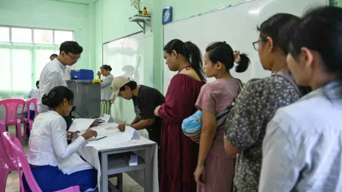 গৃহযুদ্ধের মধ্যে মিয়ানমারে বিতর্কিত ভোটগ্রহণ শুরু