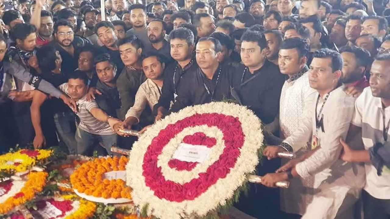 শহীদ মিনারে ছাত্রদলের শ্রদ্ধা