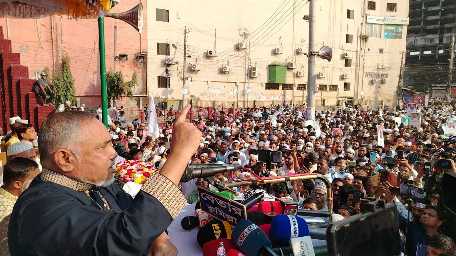 এটিএম আজহারকে মুক্তি দিন, না হয় আপনারা বিদায় নিন: ডা. তাহের