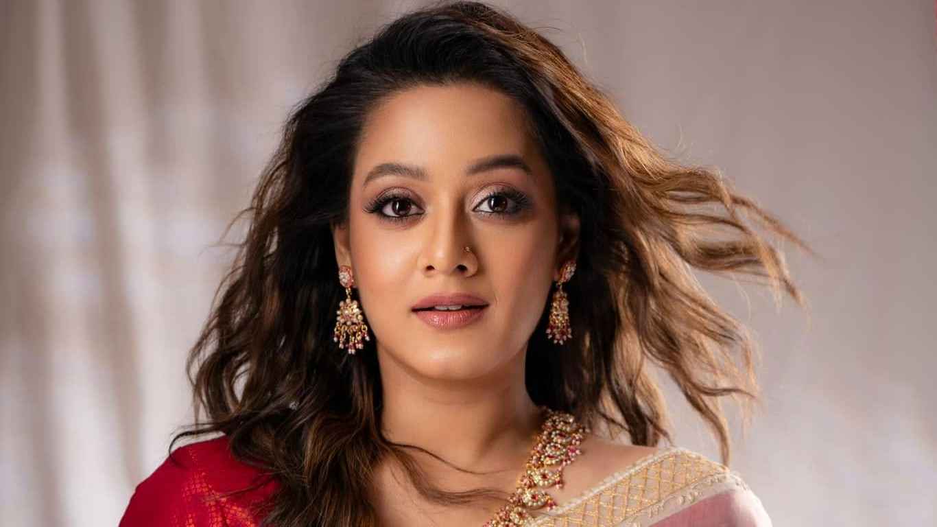 ‘টগর’ থেকে বাদ দীঘি, পেশাদারিত্বের অভিযোগ পরিচালকের