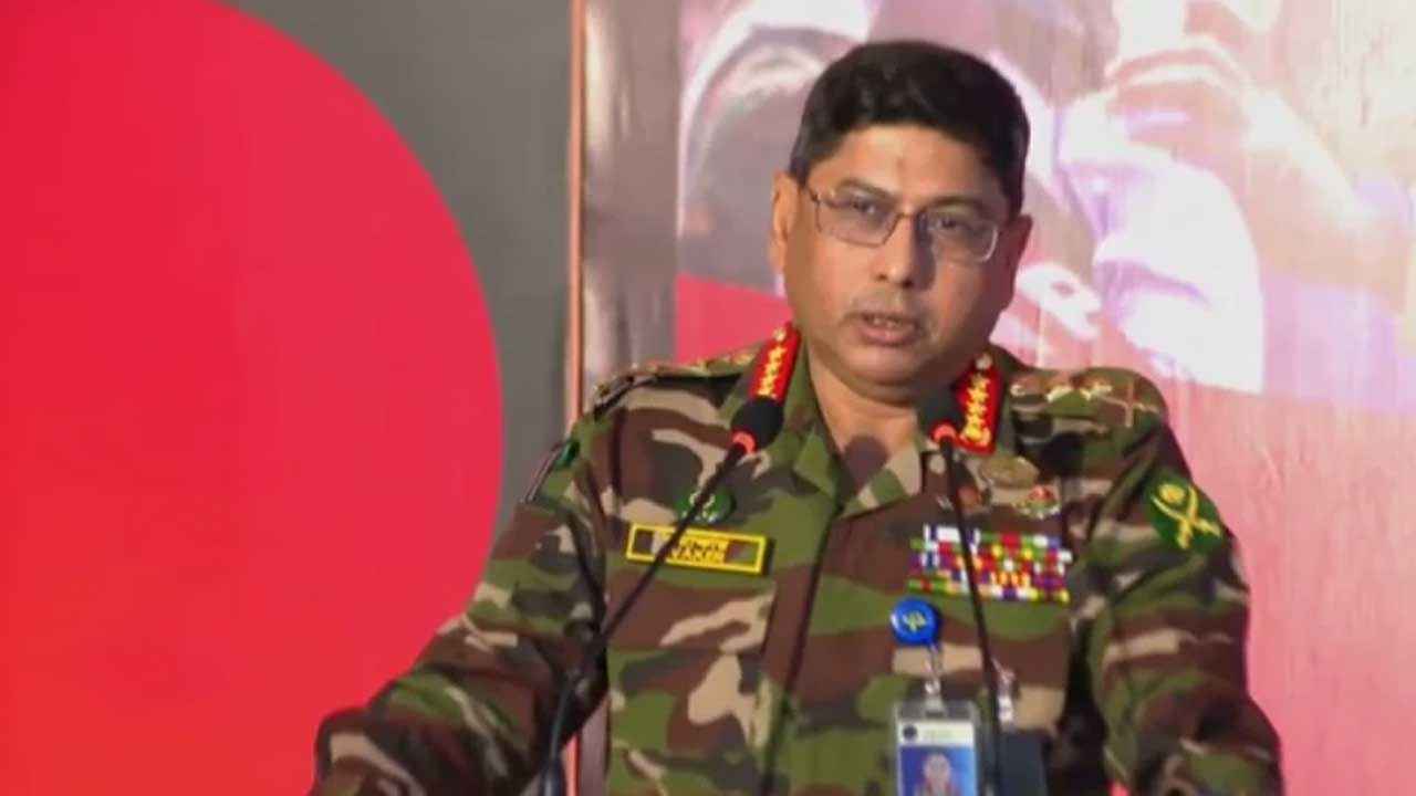 কাদা ছোড়াছুড়ি বন্ধ করুন, সেনাপ্রধানের সতর্ক বার্তা