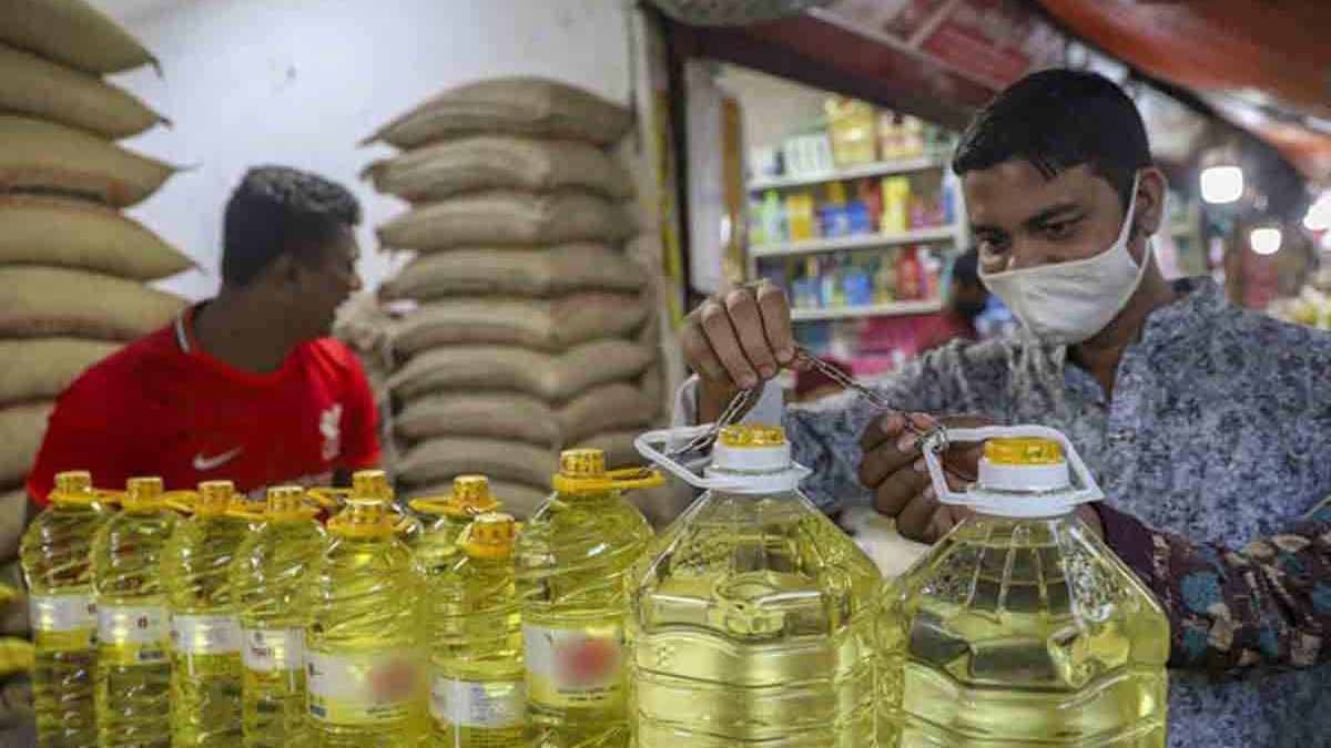 চট্টগ্রামে সয়াবিন তেল নিয়ে ‘টম অ্যান্ড জেরি’ খেলা