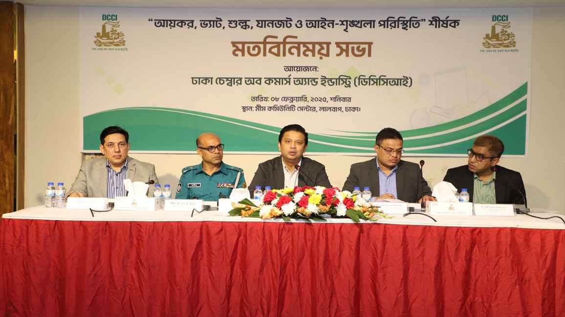 ‘ডলারে স্থিতিশীলতা আনতে কাজ করছে কেন্দ্রীয় ব্যাংক’