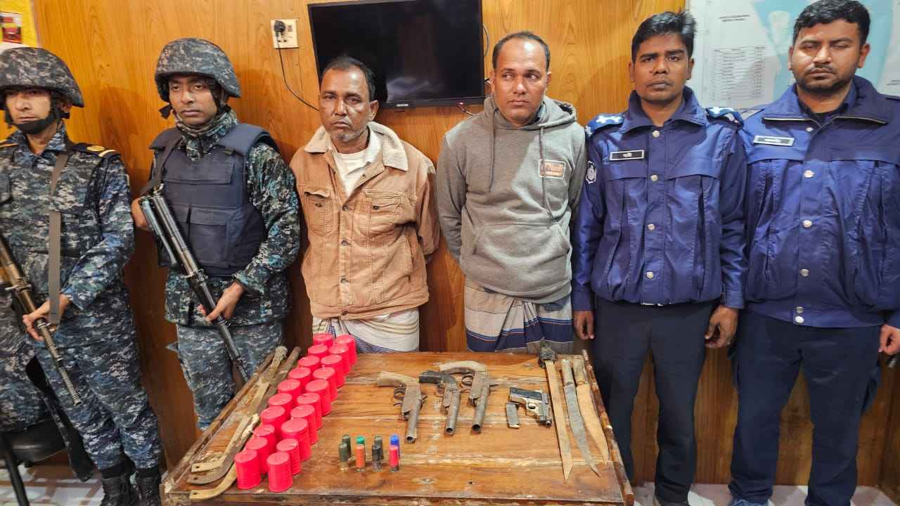 ডেভিল হান্ট: হাতিয়ায় যৌথবাহিনীর ককলেট নিক্ষেপ, অস্ত্রসহ আটক ২