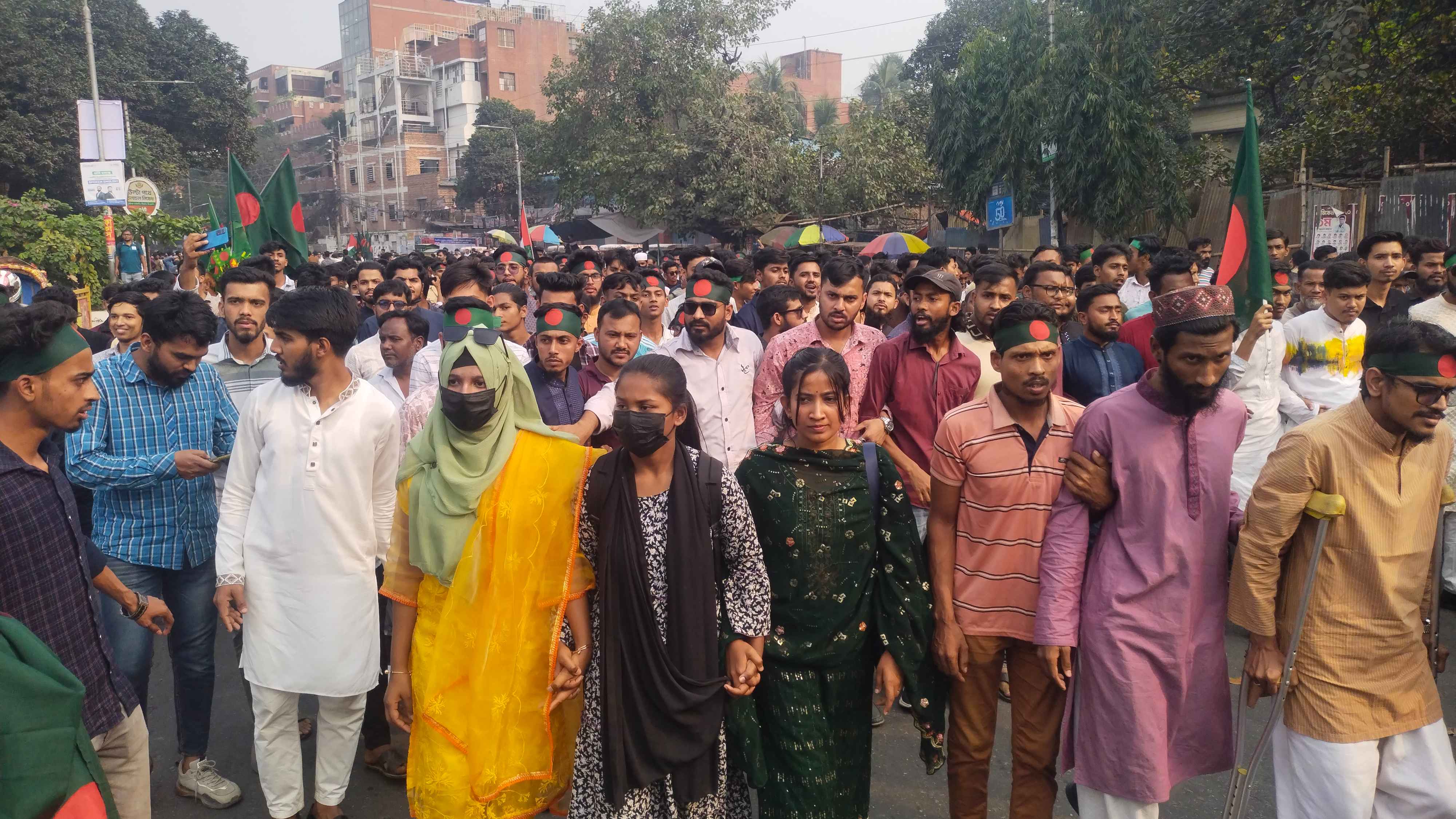 সারাদেশ থেকে মানিক মিয়া এভিনিউতে নেতাকর্মী-সমর্থকরা 