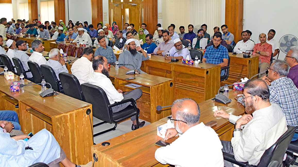 কুয়েটে স্বাভাবিক পরিবেশ নিশ্চিত করতে মতবিনিময় সভা