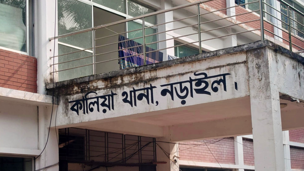 গলায় ফাঁস নিয়ে গৃহবধূর আত্মহত্যা