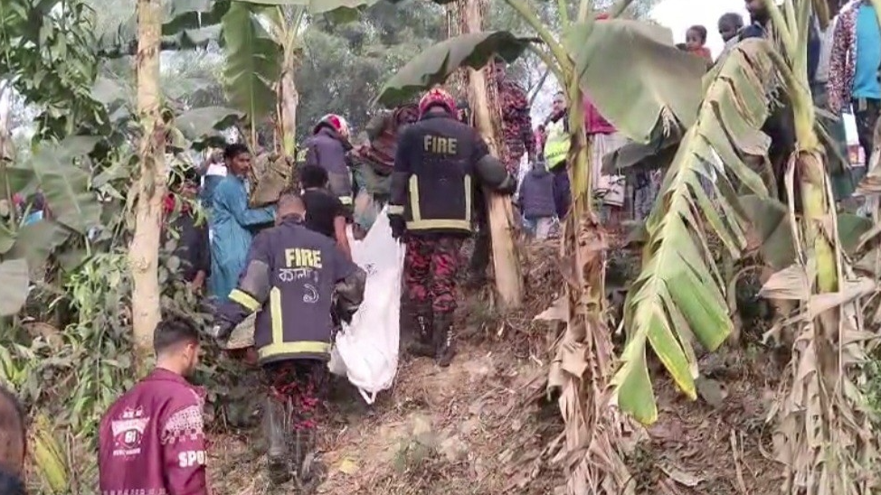 গাজীপুর পিকআপ উল্টে খাদে, নিহত ৩