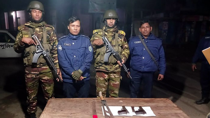 রংপুরের কবরস্থান থেকে অস্ত্র উদ্ধার