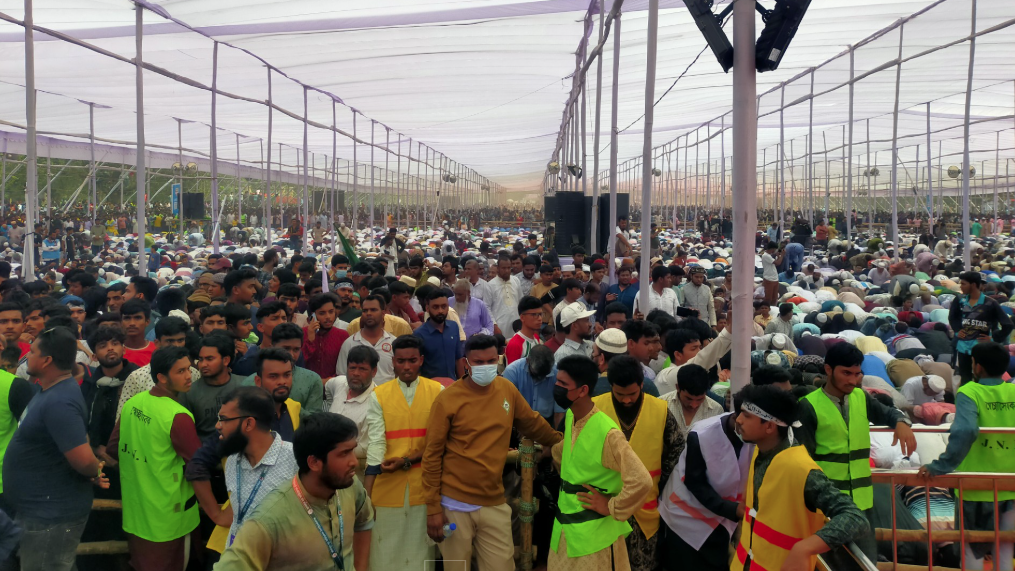 আজাহারীর মাহফিলে লাখো জনতার উপস্থিতি 