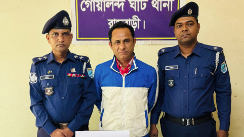 বিদেশি অস্ত্র-গুলিসহ গ্রেফতার ১