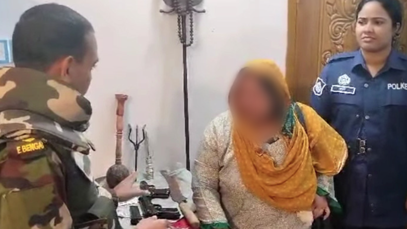 ভারতীয় পরিচয়পত্রসহ নারী আটক