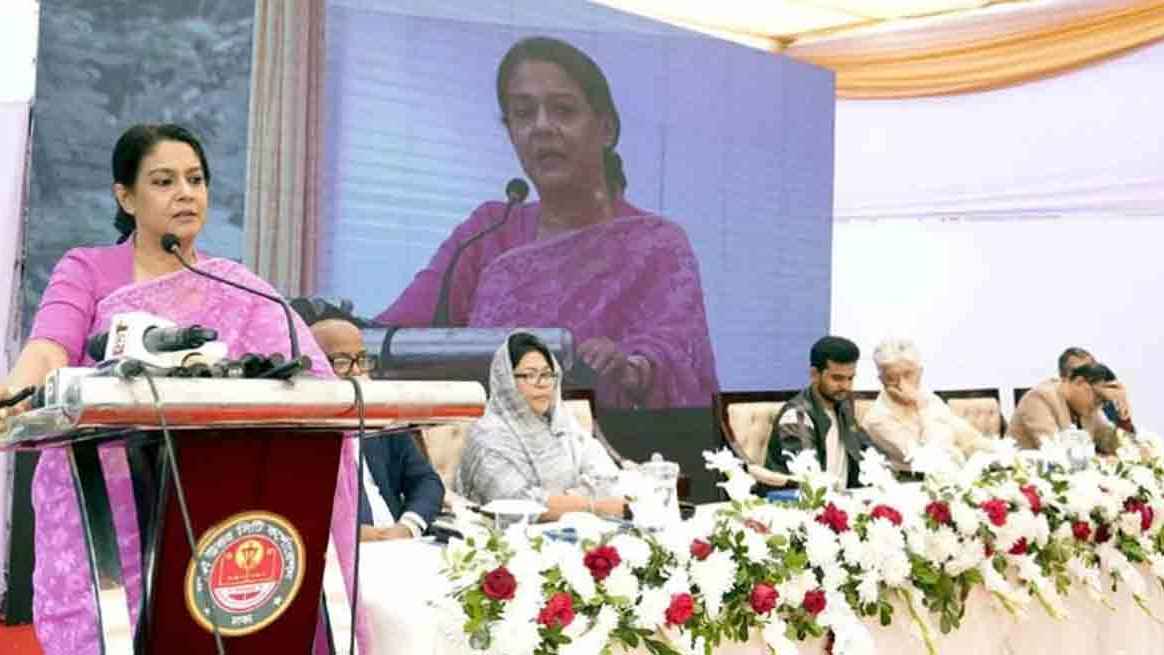 খালে ময়লা ফেলা বন্ধ করতে বিহিত করতে চান পরিবেশ উপদেষ্টা