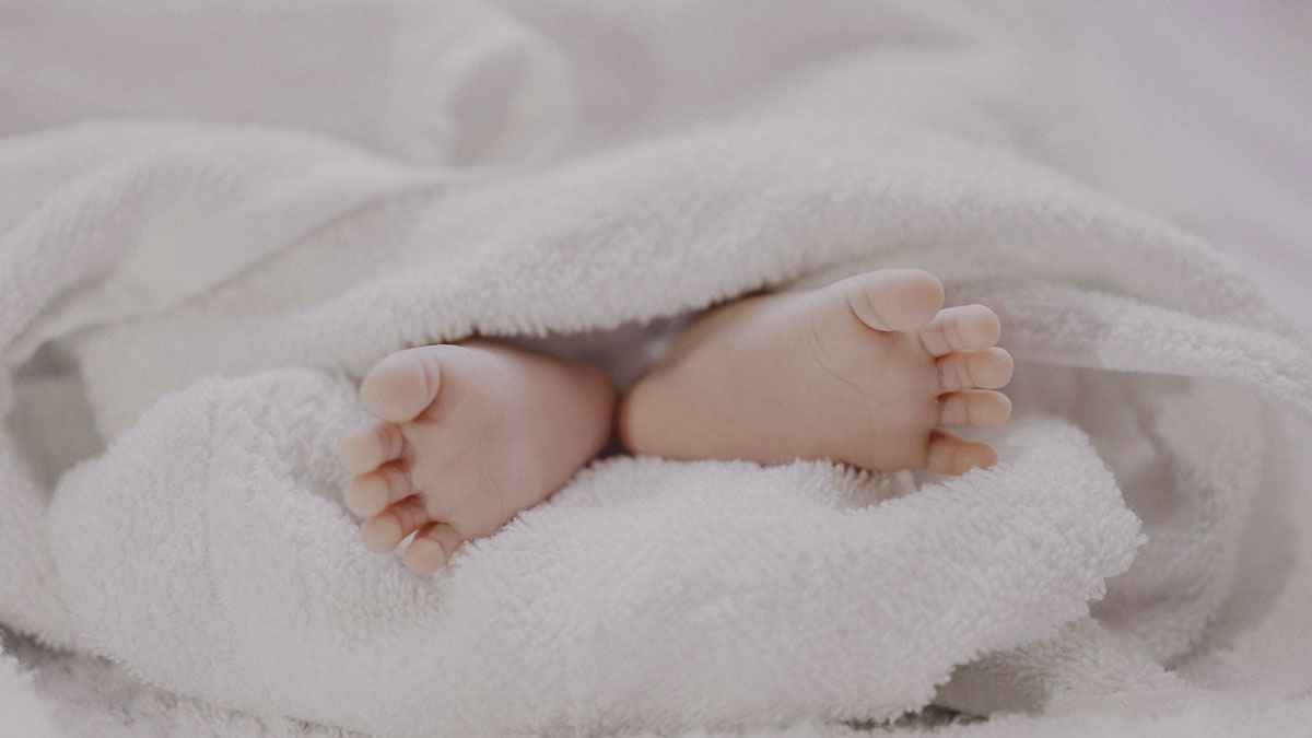মৃত বাচ্চার নাম রাখা ও দাফনের বিধান কী