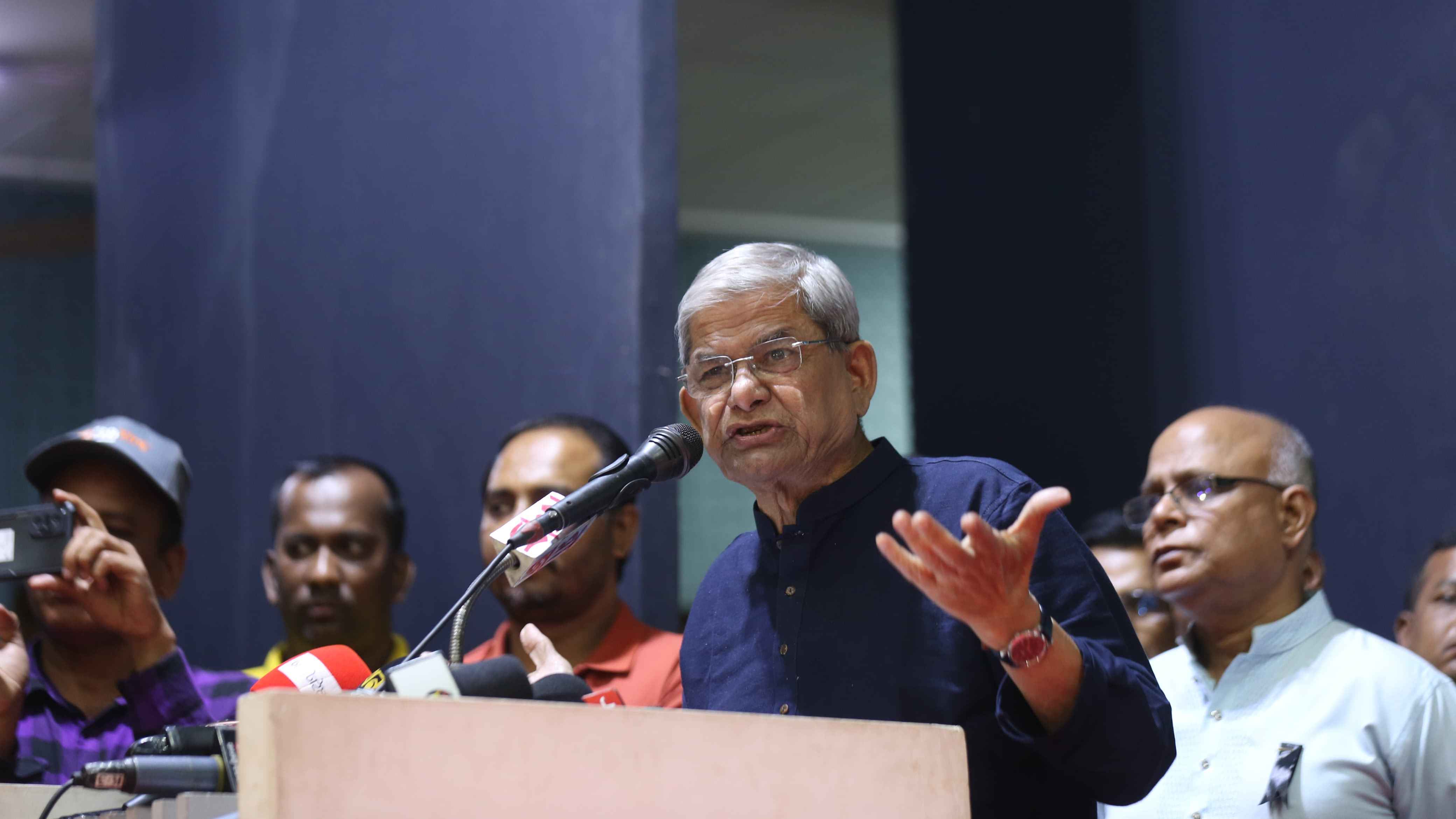 শক্ত হাতে সরকার পরিচালনা করুন, প্রধান উপদেষ্টাকে মির্জা ফখরুল 