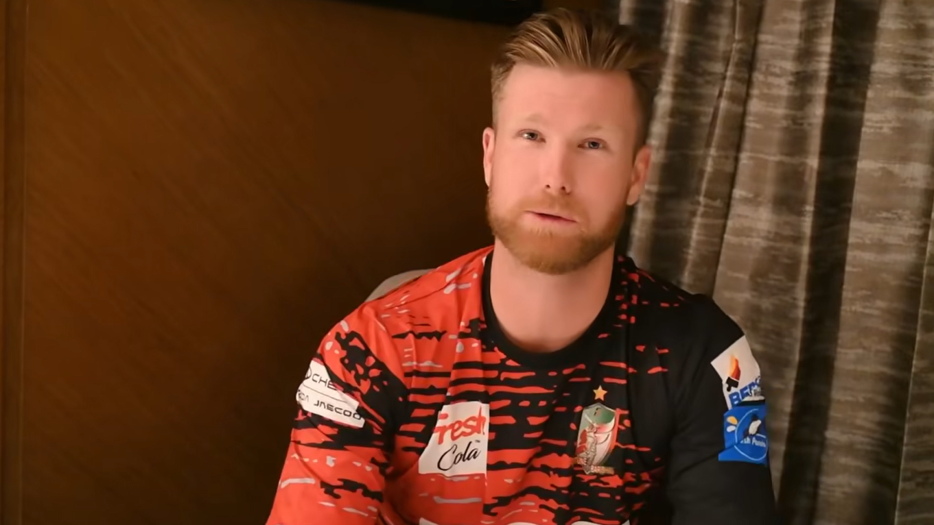 ‘মুই লঞ্চে চড়ে আইয়া পড়ছি, কাপ লইয়া বরিশাল যাব’