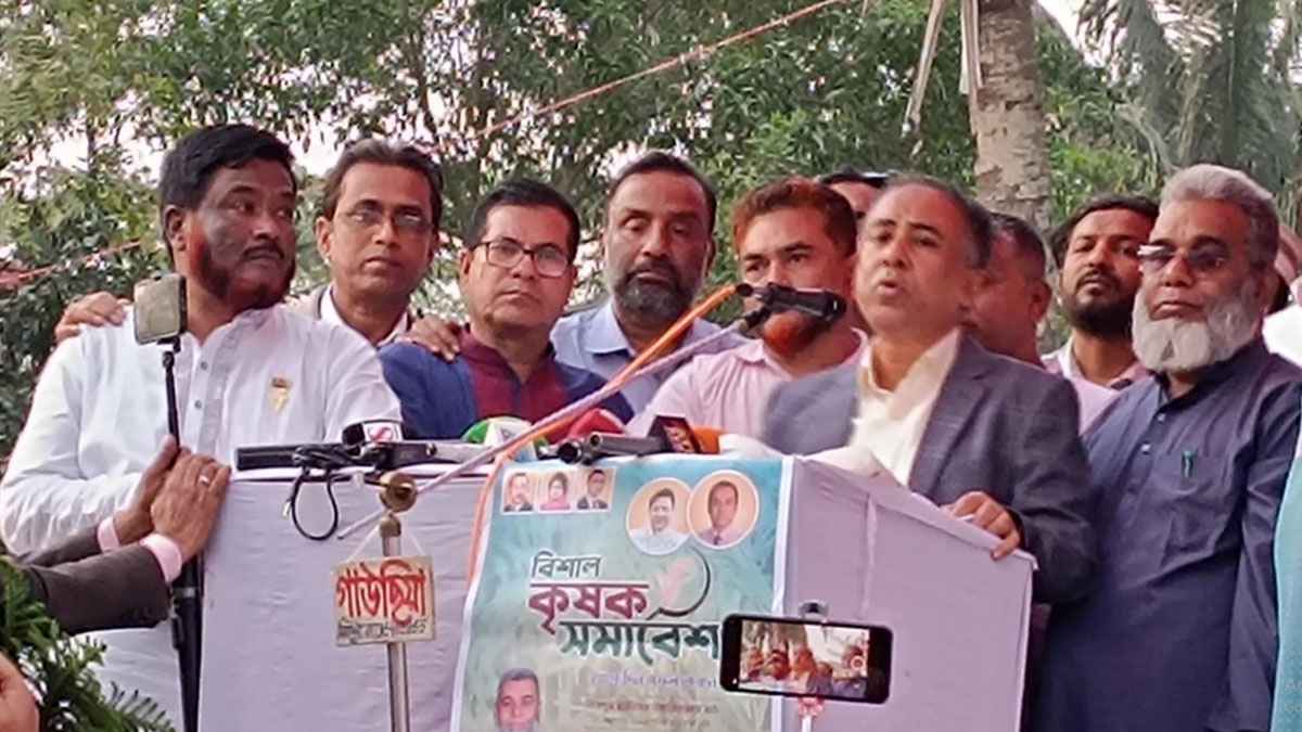 ‘কৃষকের ট্যাক্সের ২ লাখ কোটি টাকা বিদেশে পাচার করেছে হাসিনা’