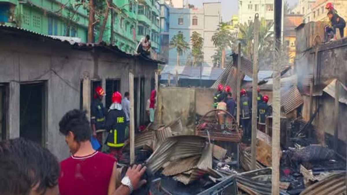 চট্টগ্রামে আগুনে পুড়েছে ৯ বসতঘর, দু’জনের প্রাণহানী