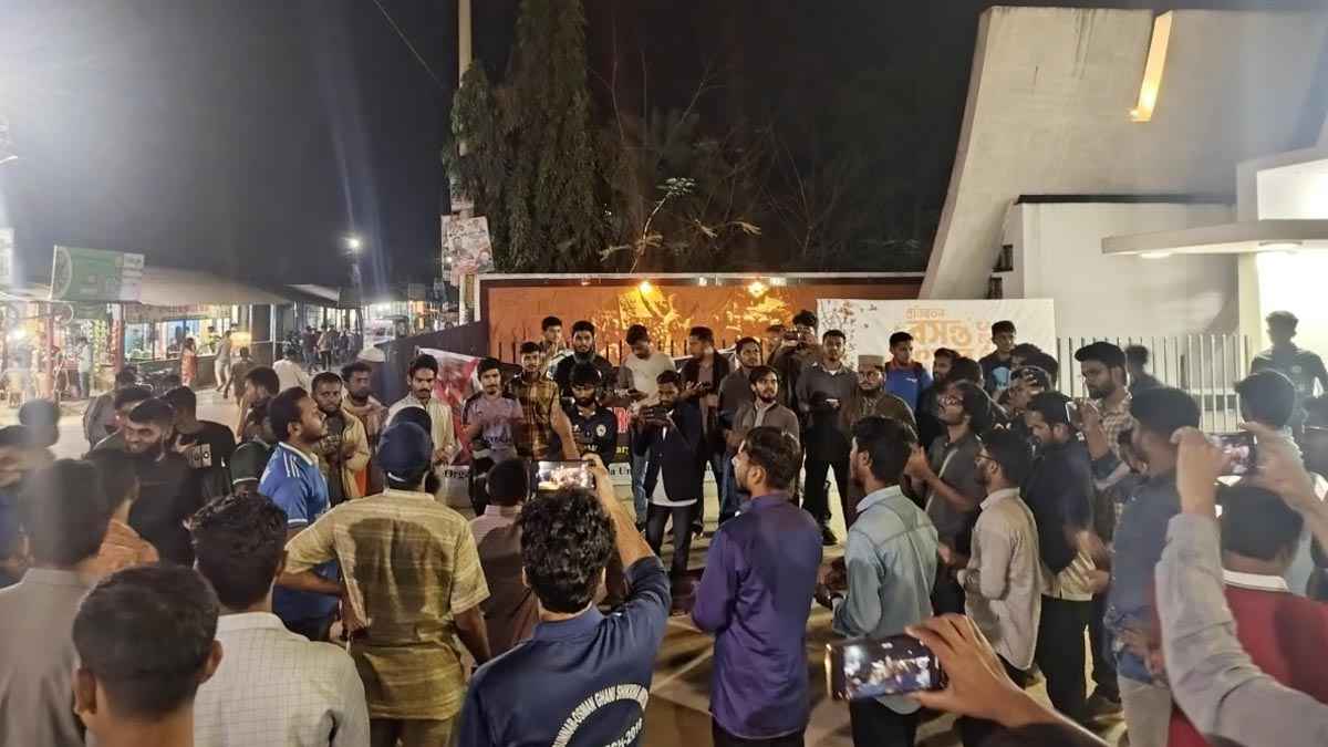 কুয়েটে হামলার প্রতিবাদে কুবিতে বিক্ষোভ