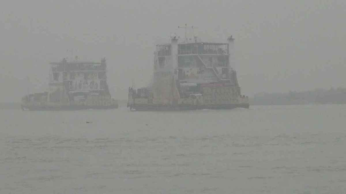 শরীয়তপুর-চাঁদপুর নৌরুটে ফেরি চলাচল বন্ধ