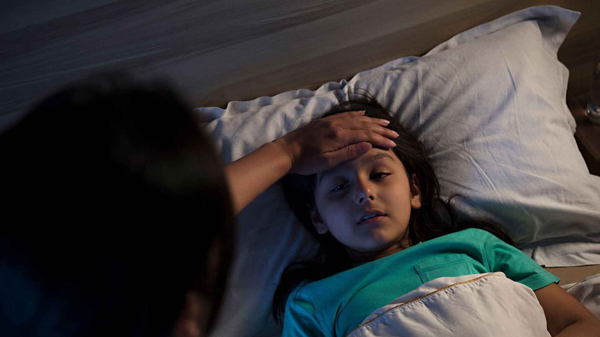 শীত পালিয়ে হঠাৎ গরম, ভুগছেন শিশু ও বৃদ্ধরা