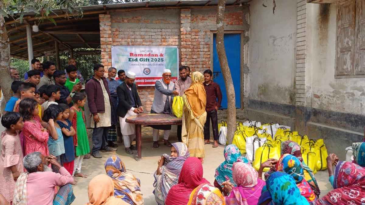 রমজান উপলক্ষ্যে গাইবান্ধায় দুস্থদের মাঝে খাদ্যসামগ্রী বিতরণ
