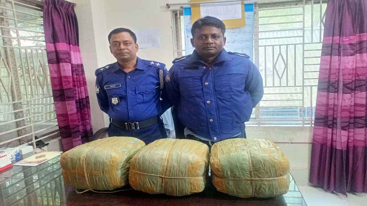 পুলিশ দেখে ১৫ কেজি গাঁজা ফেলে পালাল মাদক কারবারিরা