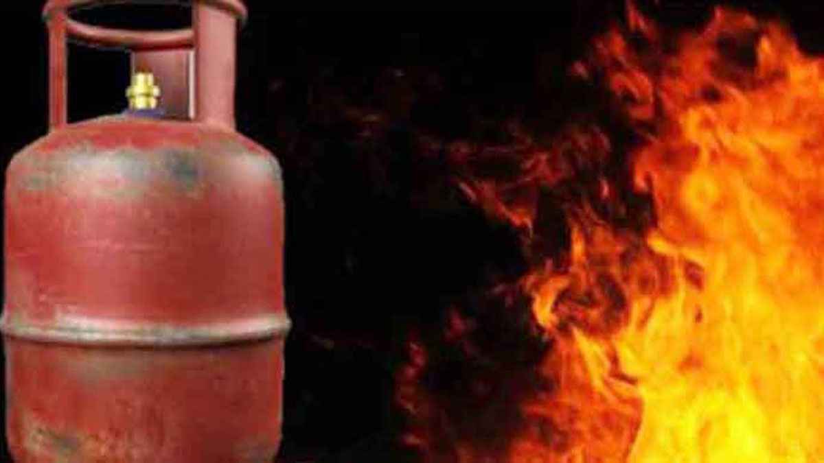 মাদারীপুরে গ্যাস সিলিন্ডার বিস্ফোরণ, একই পরিবারের ৩ জন দগ্ধ