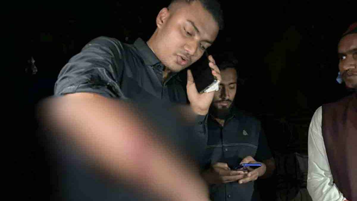 বাইকে এসে বৈষম্যবিরোধী ছাত্রদের লক্ষ্য করে গুলি, সমন্বয়ক গুলিবিদ্ধ