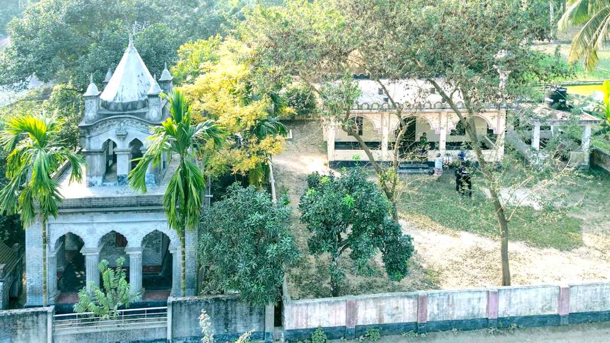 দিনাজপুরে পাশাপাশি মসজিদ-মন্দির: সম্প্রীতির অনন্য দৃষ্টান্ত