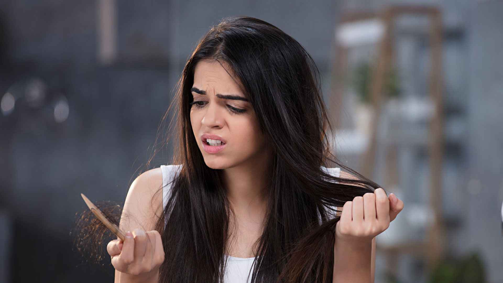 চুল পড়া কমায় এই ৫ খাবার