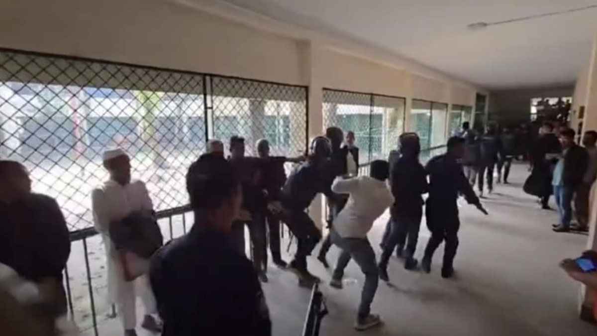 নরসিংদীতে ১০ ছাত্রলীগ নেতা সাতদিনের রিমান্ডে