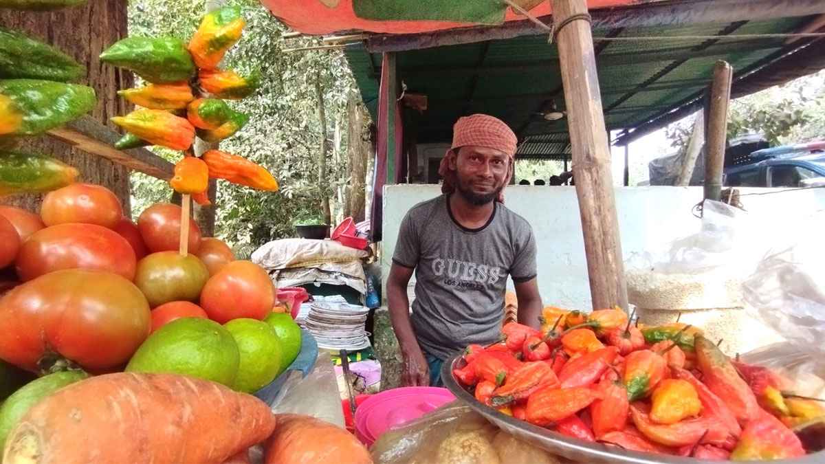 ঝাল ছাড়া ঝালমুড়ি জমেই না