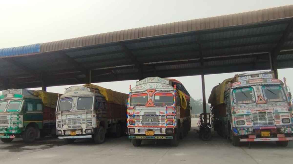 বাংলাবান্ধা স্থলবন্দর দিয়ে ভারত থেকে এলো ১২৫ টন চাল